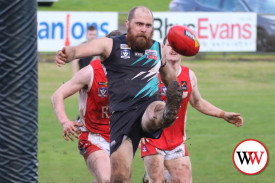 footy—-kolora-noorat-v-dennington-8-1755745294.jpg