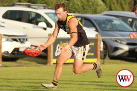 footy—-merrivale-v-allansford-10.jpg