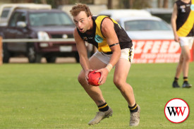 footy—-merrivale-v-allansford-18.jpg