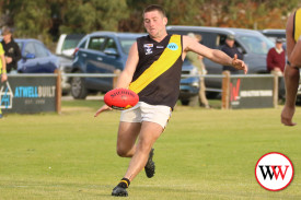 footy—-merrivale-v-allansford-21.jpg