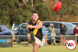 footy—-merrivale-v-allansford-22.jpg