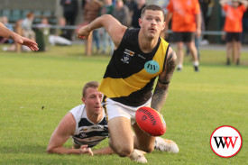 footy—-merrivale-v-allansford-23.jpg