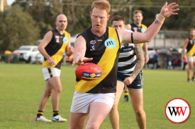 footy—-merrivale-v-allansford-24.jpg