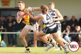 footy—-merrivale-v-allansford-8.jpg