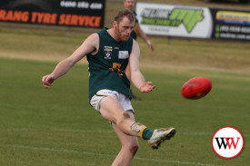 footy—-old-collegains-v-kolora-noorat-5.jpg