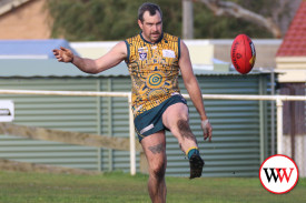 footy—-old-collegians-v-russells-creek-1.jpg