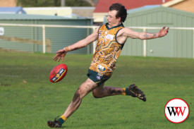 footy—-old-collegians-v-russells-creek-2.jpg