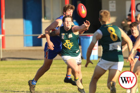footy—-panmure-v-old-collegains-10.jpg