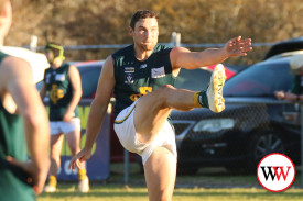footy—-panmure-v-old-collegains-12.jpg