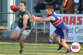 footy—-panmure-v-old-collegains-6.jpg