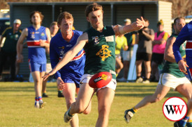 footy—-panmure-v-old-collegains-9.jpg