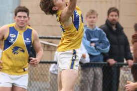 footy—-warrnambool-v-north-warrnambool-10.jpg