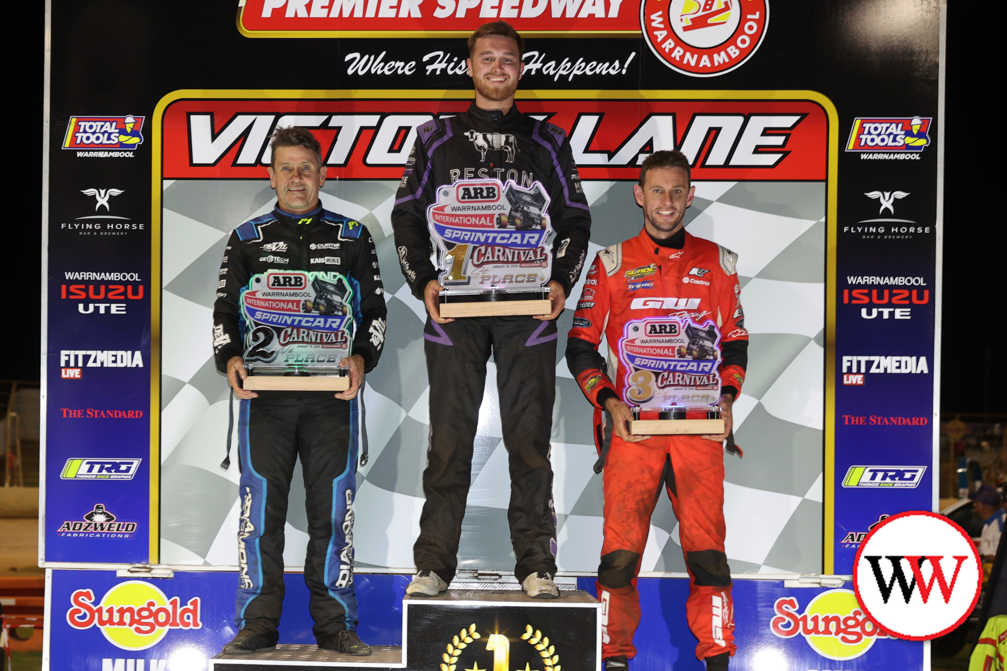 Last Sunday's Sprintcar carnival action - feature photo