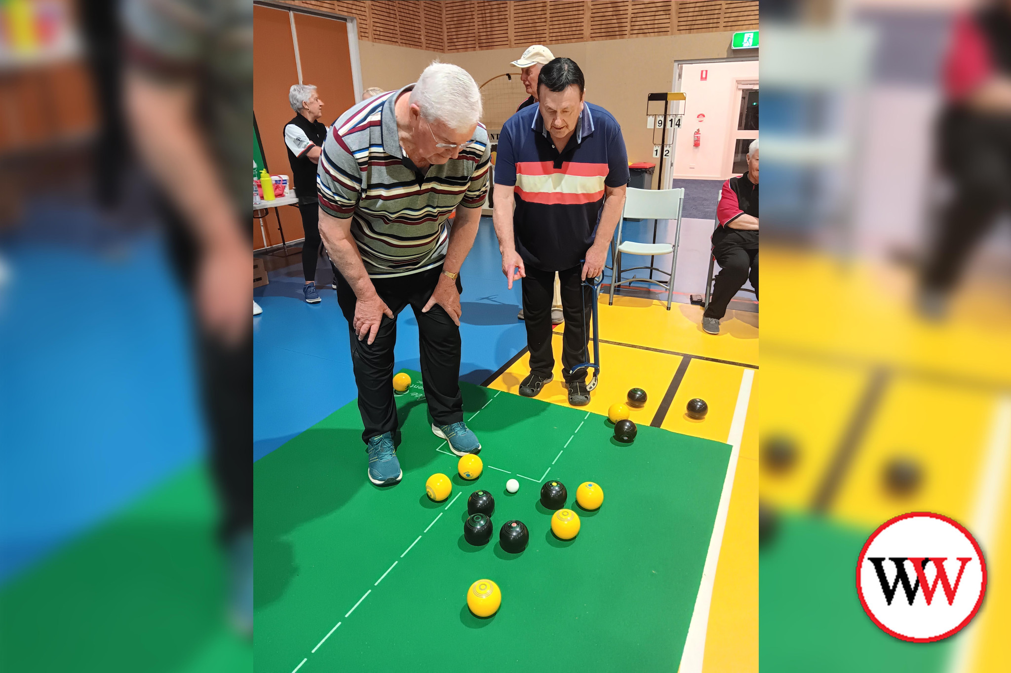 Les and Frank keep a close eye on the bowls.