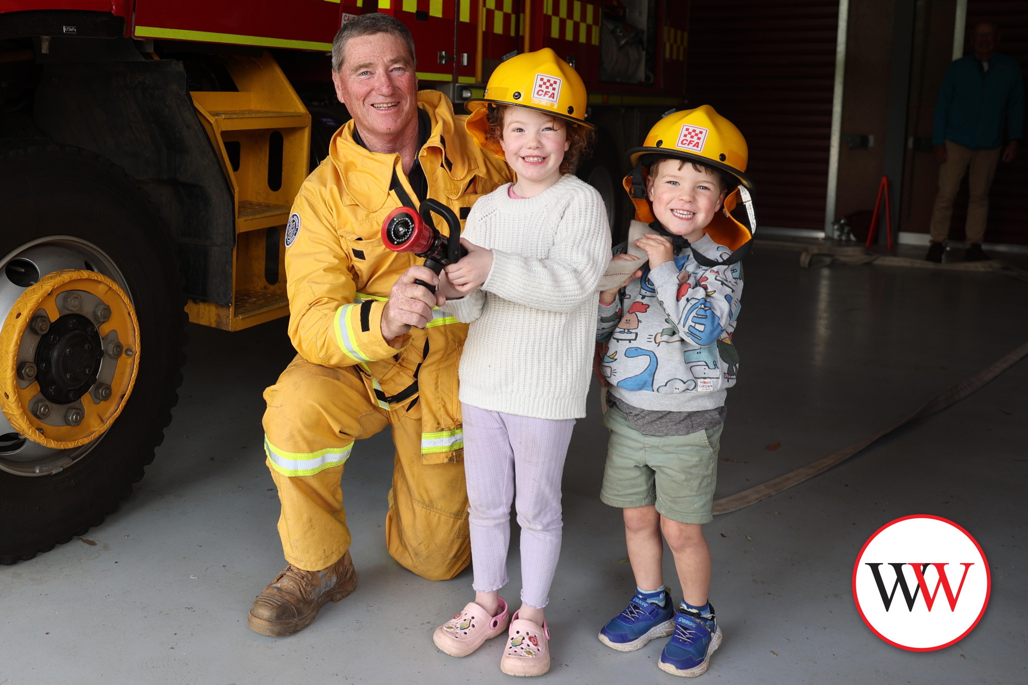 Koroit Fire Brigade captain Steve Giblin with youngsters Isla Richardson (5) and Angus (4) who are looking forward to the brigade’s community information day this Sunday.