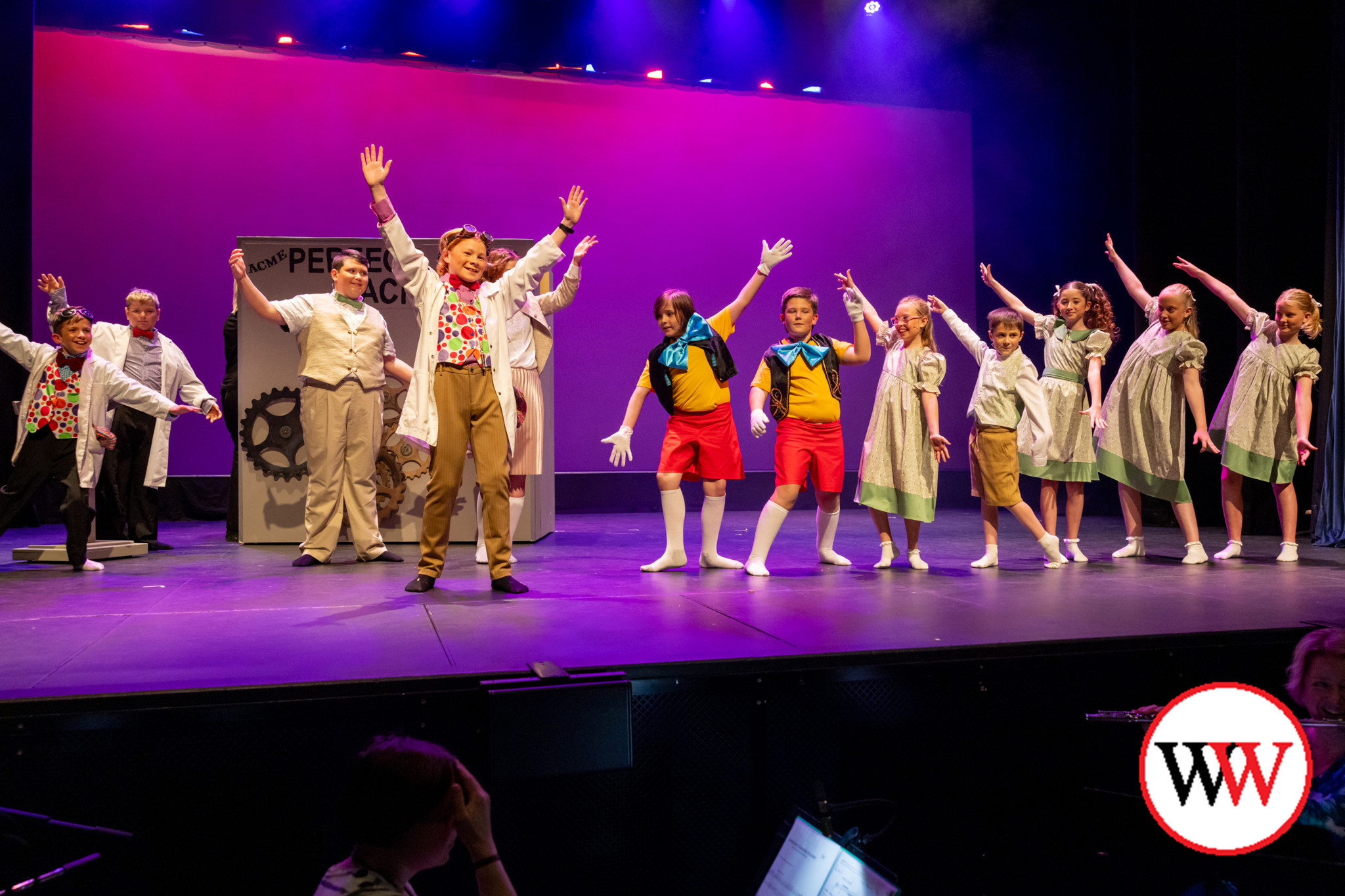 Stage photographs courtesy Amos Mills.