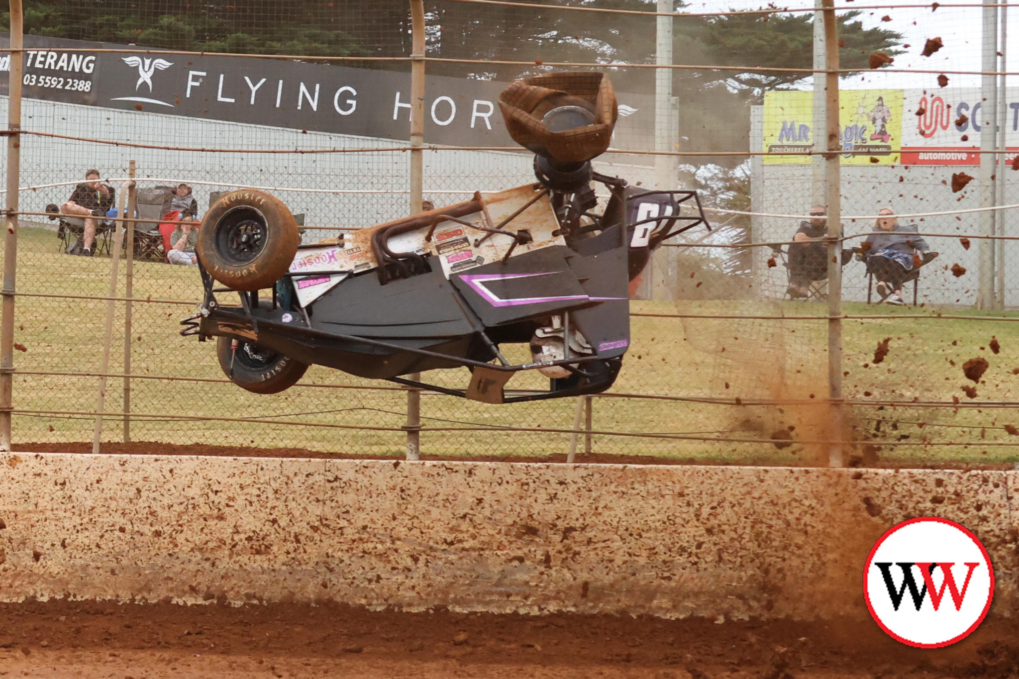 The B2-Main of the wingless sprints saw Q79 Bryce Bayfield come to grief on lap three, ending his night at Premier.