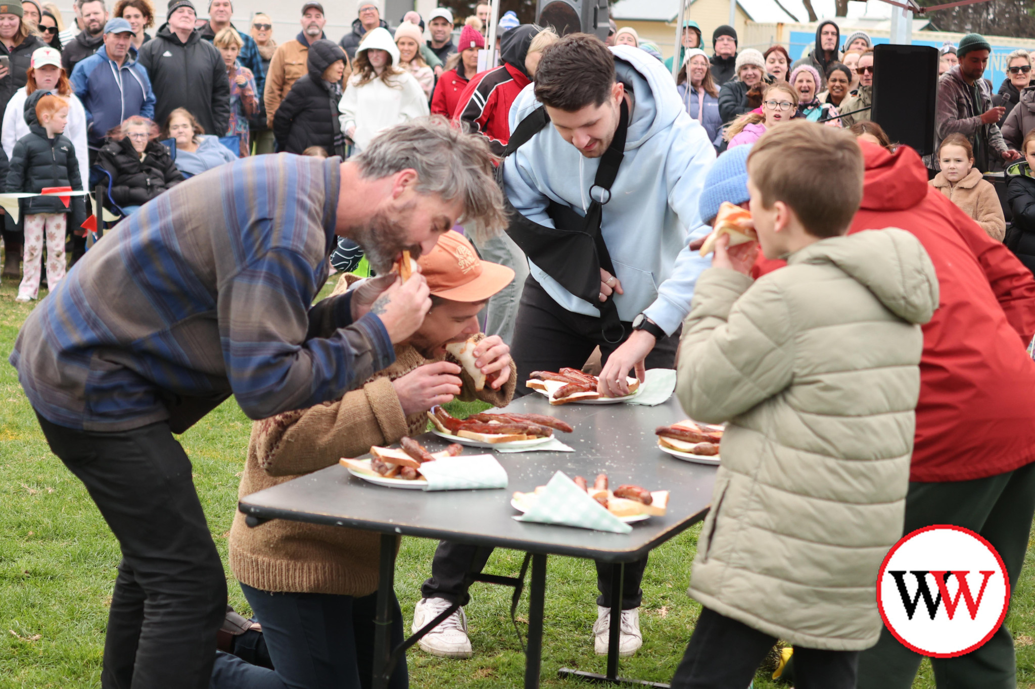 sausage-eating-2.jpg