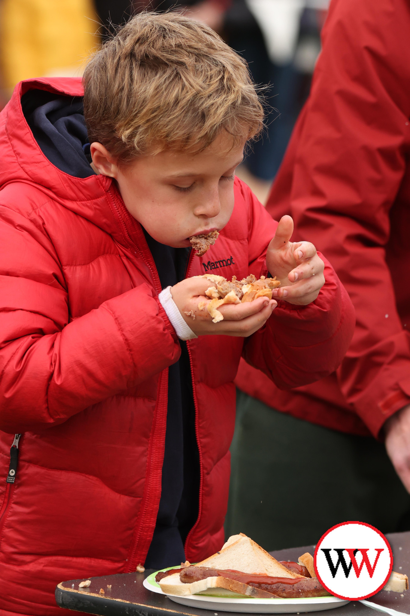 sausage-eating-3.jpg