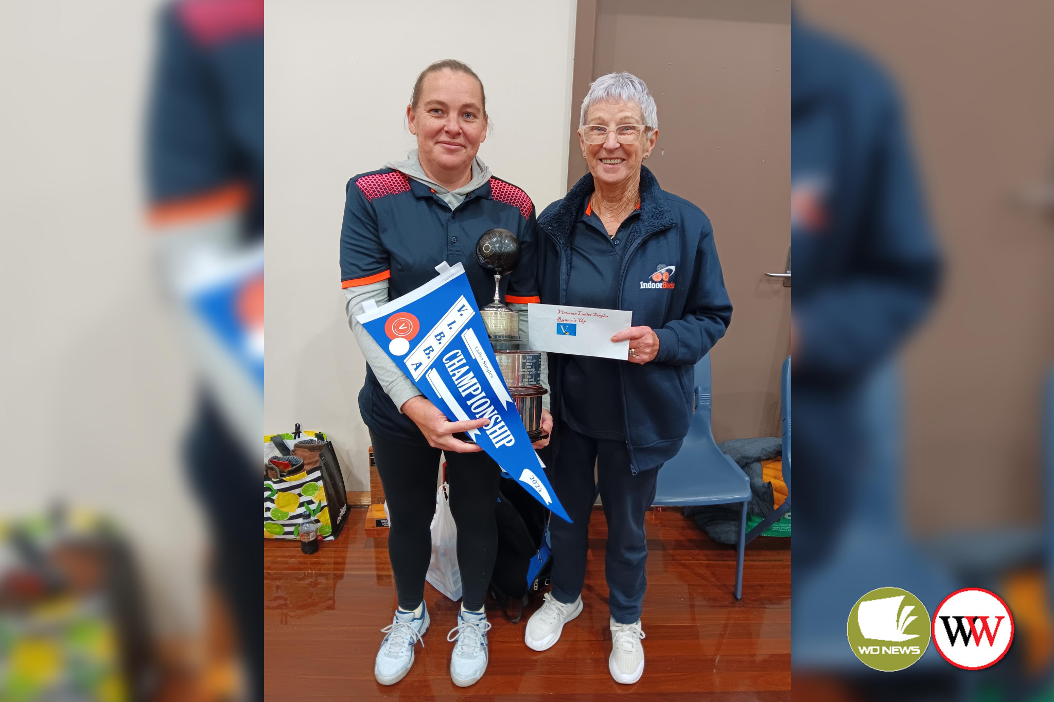 Vibba ladies Singles winner Jacinta Marney (left) pictured with runner-up Maureen Drennan.